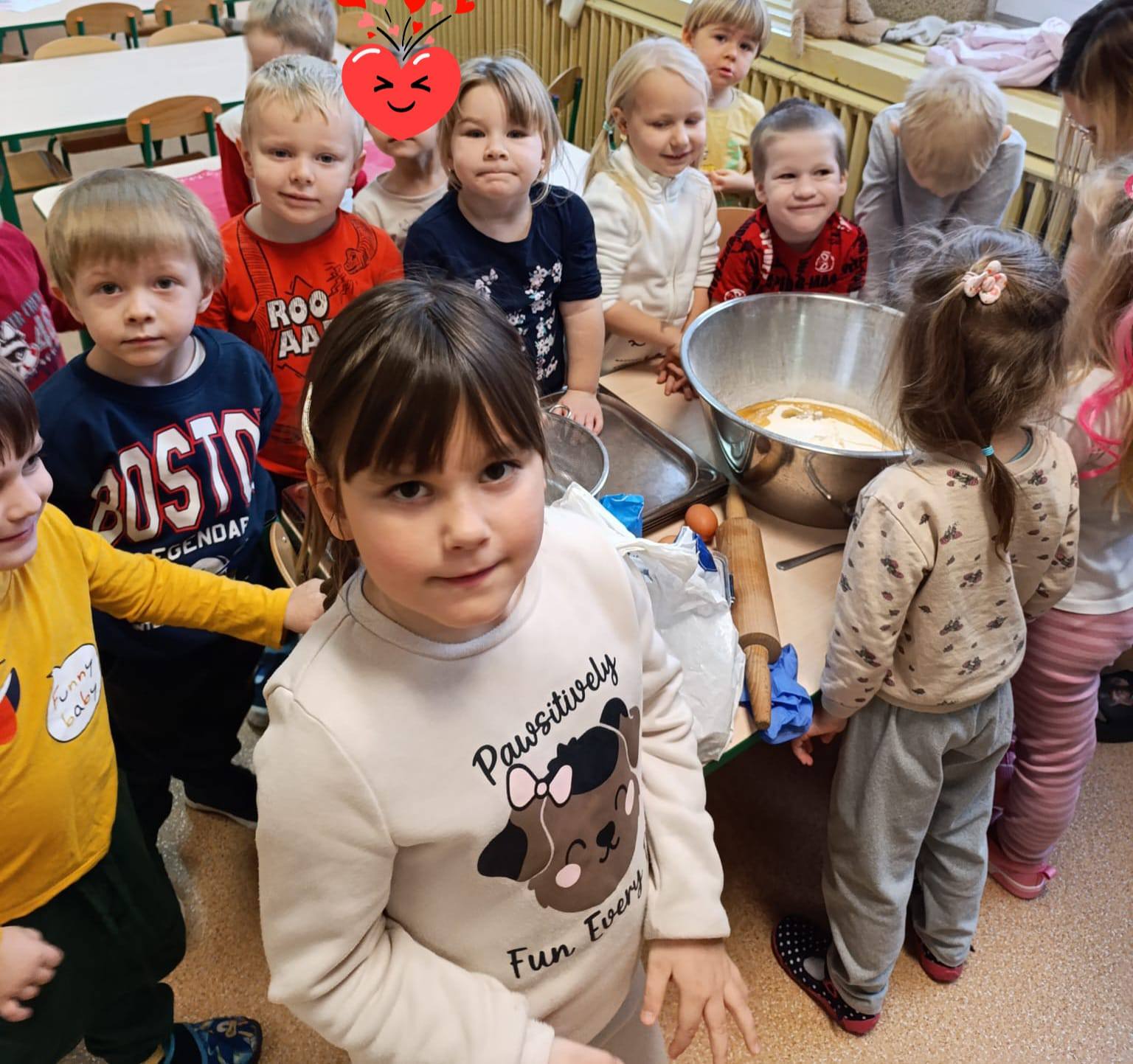 Pieczenie świątecznych  pierniczków u Wiewiórek i Misiów