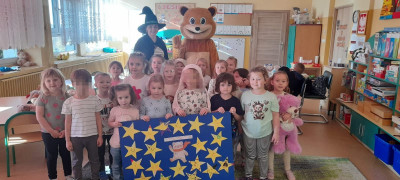 grafika do wpisu: Dzień Pluszowego Misia