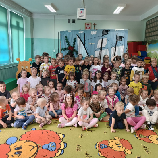 Pokaz magi i Teatrzyk &#34;Wyspa Skarbów&#34;
