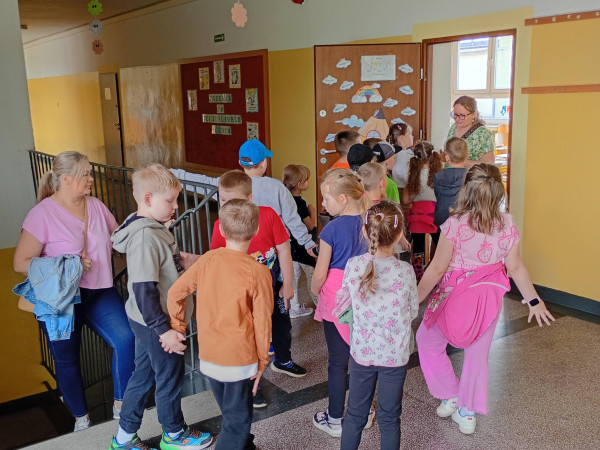 Odwiedziny Szkoły Podstawowe nr 1 przez Pszczółki
