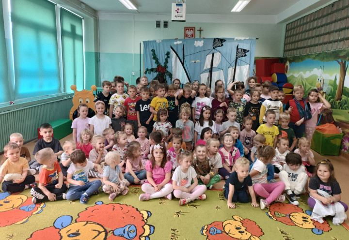 Pokaz magi i Teatrzyk &#34;Wyspa Skarbów&#34;