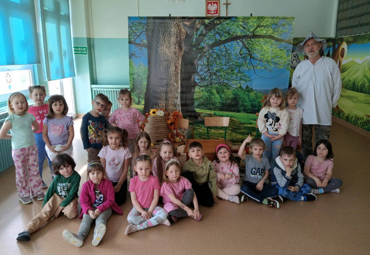 FASCYNUJĄCY ŚWIAT PSZCZÓŁ